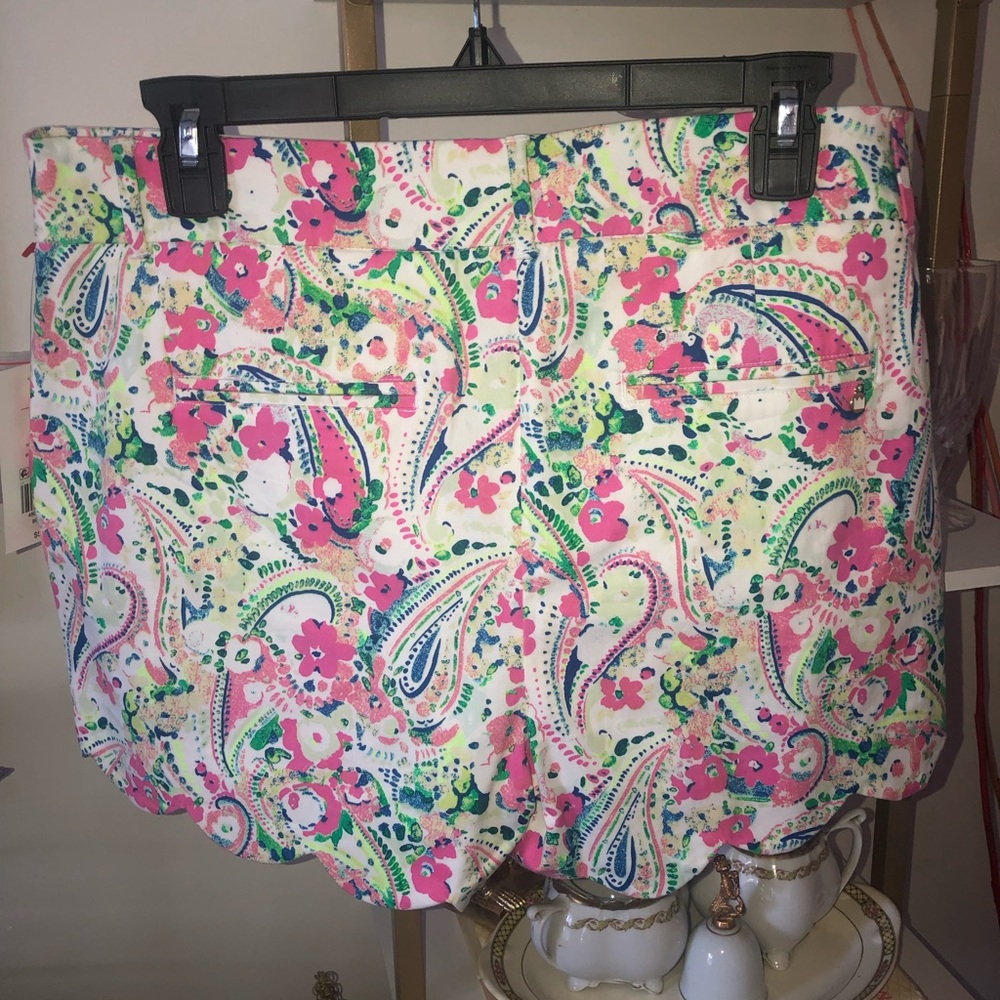 Crown & Ivy NWT Shelby Shorts Paisley Flowers - Picture 2 of 2
